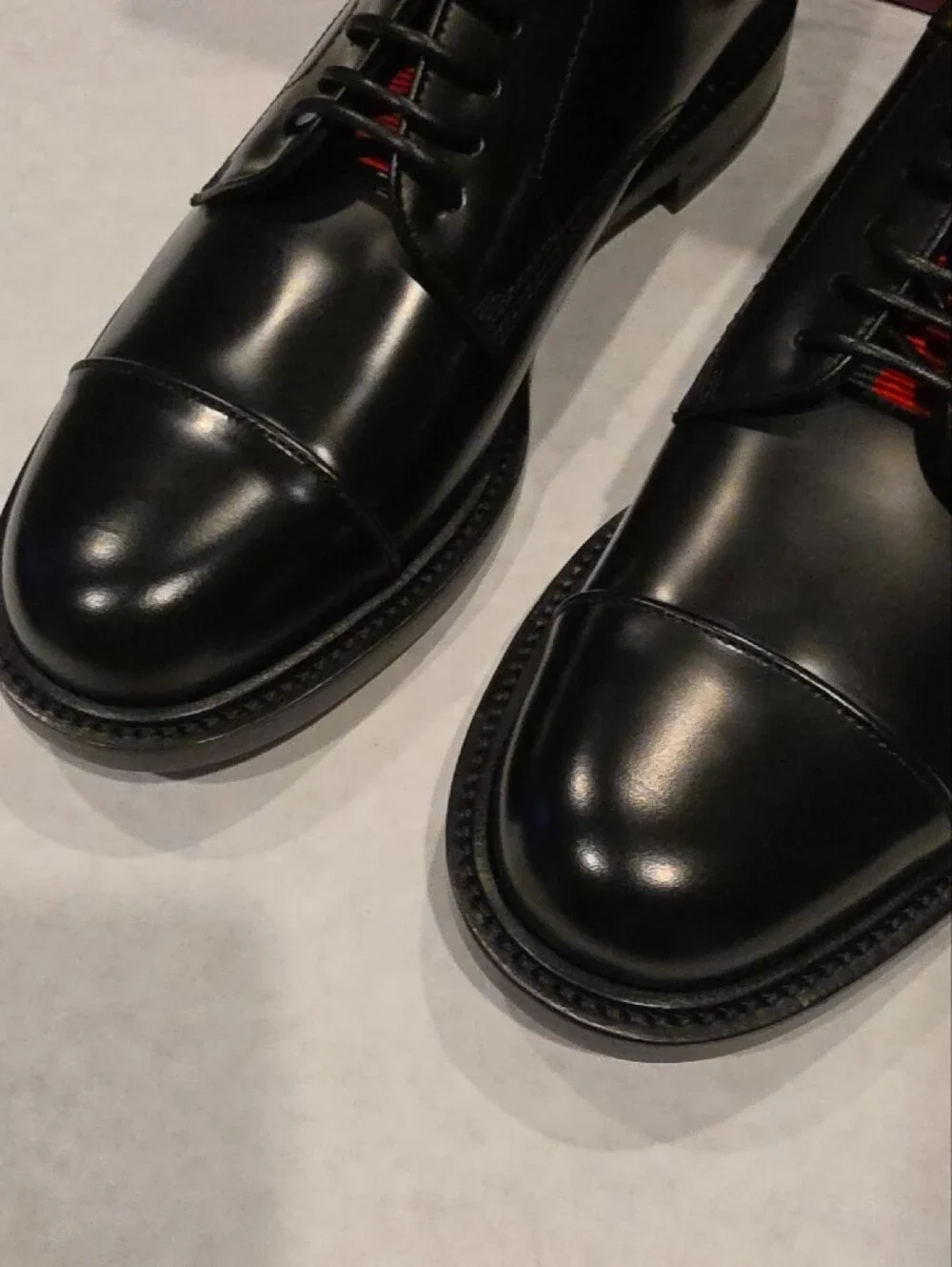 Gucci stitched closure